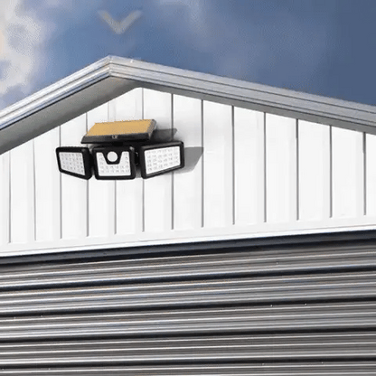 Solarni LED reflektor sa tri panela